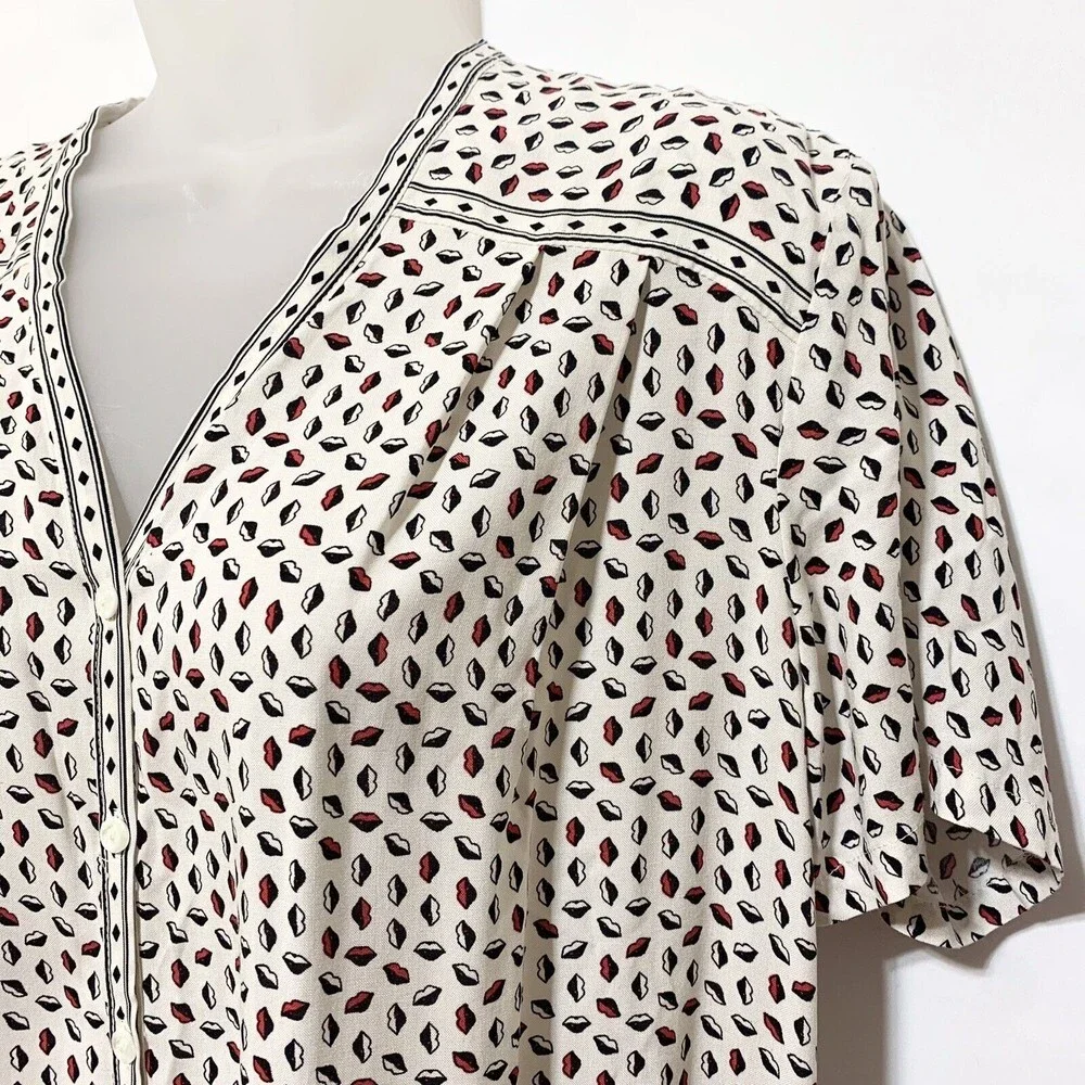 Max Studio White and Black Lip Patterned Blouse - Picture 6 of 12